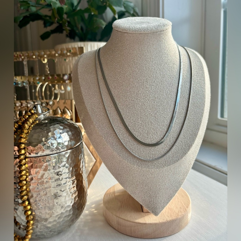 🌟BUY 1 GET 1 FREE🌟BRAND NEW Set Of Layered Silver Necklaces